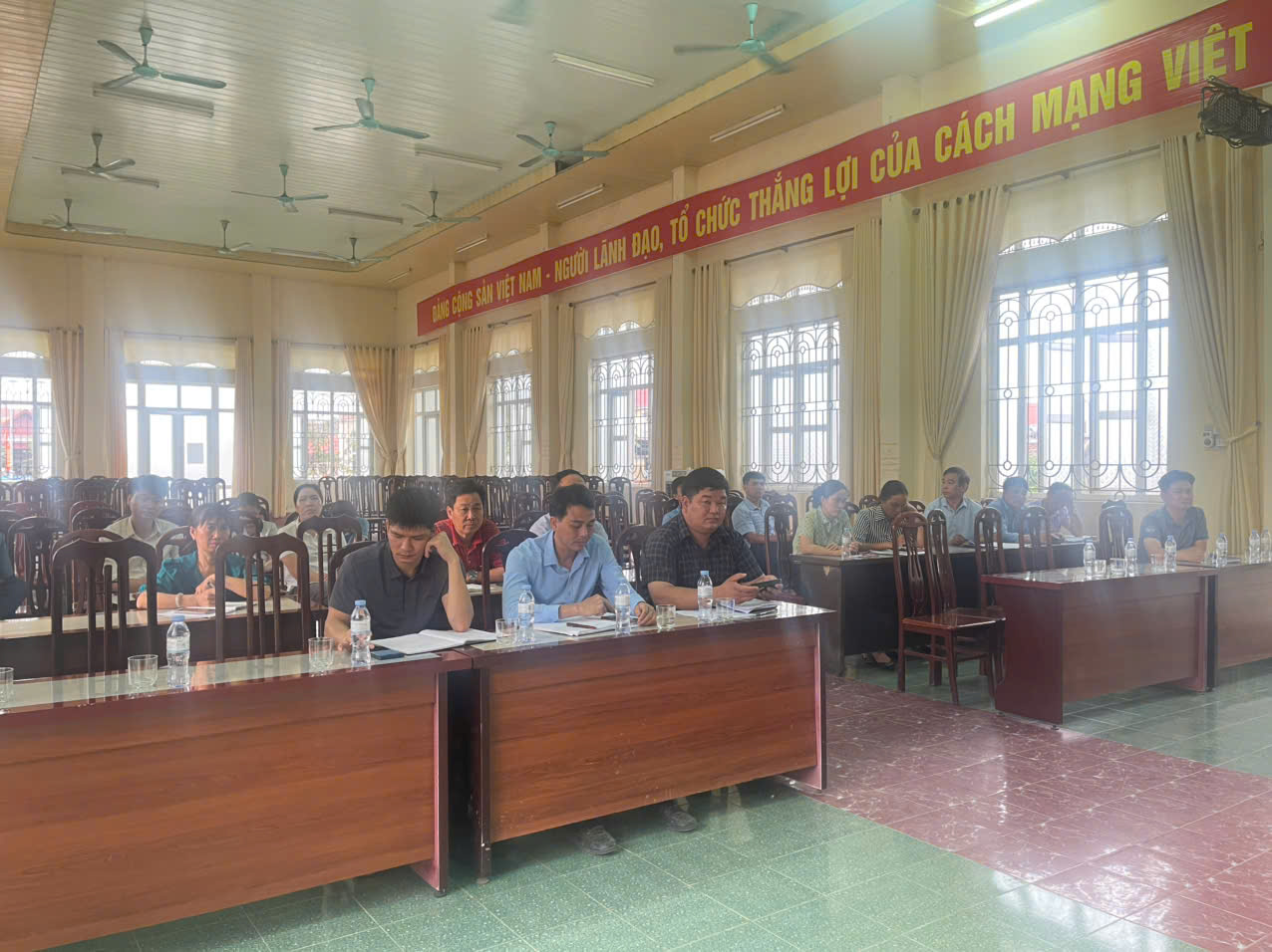 HỘI ĐỒNG NHÂN DÂN XÃ ĐẠI ĐỨC KHOÁ XXII, NHIỆM KỲ 2021-2016 TỔ CHỨC KỲ HỌP THỨ 15 (KỲ HỌP CHUYÊN ĐỀ), 